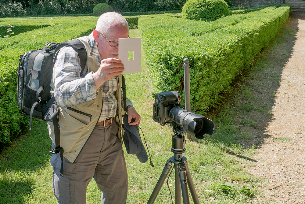 Workshopper Andrew Lines up his shot in a Tuscan garden